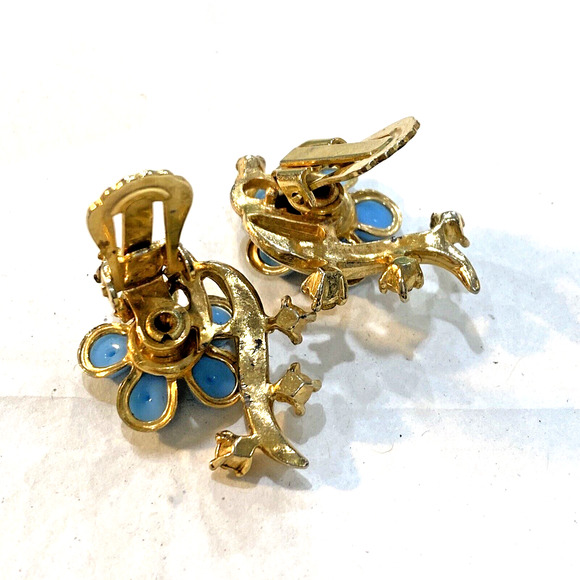 Clip On Earrings Gold & Light Blue Beaded Flower Power Designs Mid Century 50's - Picture 7 of 7